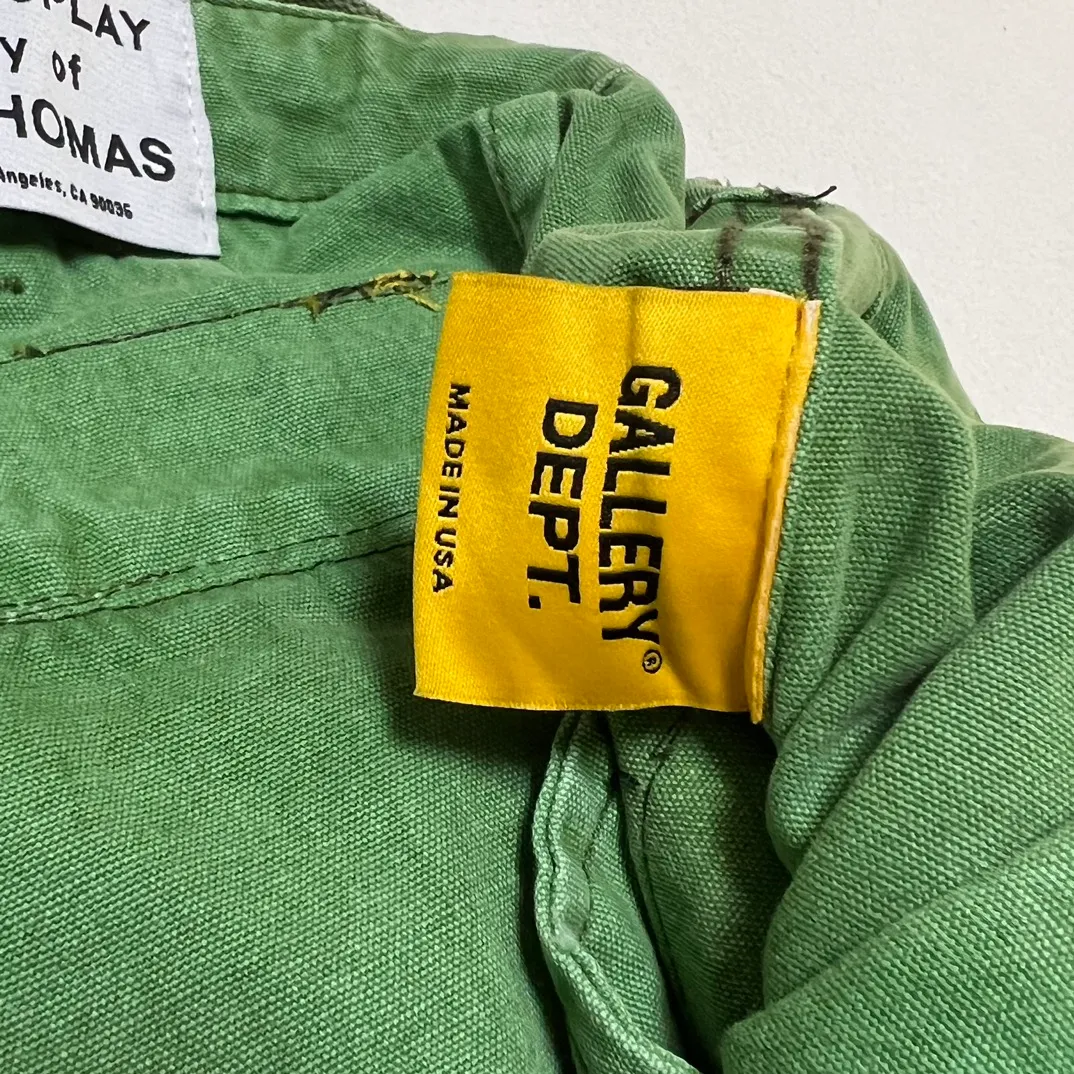 Super heavy duty! 10 embroidered stamps on full pants, one G leather stamp, GALLERY DEPT. KENZIE FATIGUE CARGO SHORTS, patch embroidered shorts, distressed splash-ink overalls, olive green size 30/32/34/36